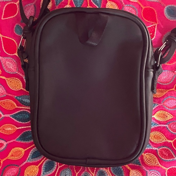Black Adidas Crossbody. Measures approximately 8 x 6”.EUC - Picture 3 of 6